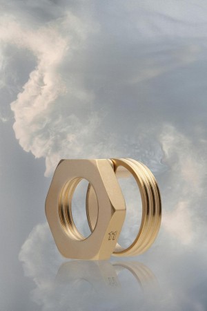 Maison Margiela Bolt And Nut Cut-out Earring Guld | SE_MM38160