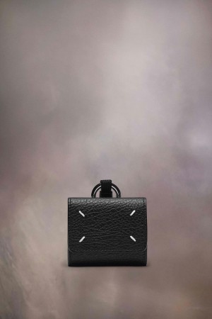 Maison Margiela Four Stitches Airpod Case Svarta | SE_MM97934